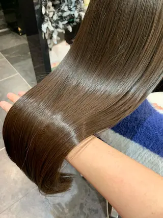 ロング 艶髪/白髪ぼかし ヘッドスパ/大野結菜のヘアスタイル