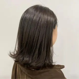ミディアム レイヤーカット 透明感カラーのヘアスタイル