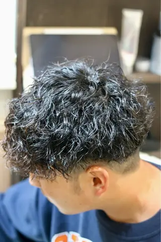 ミディアム パーマ メンズ HAIR BASE ZAWAWA所属・レイヤー/ブリーチ｜ 特殊パーマ/赤澤のヘアスタイル