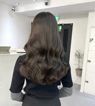 カラー shizuku / 🕊️透明感艶カラーのヘアスタイル