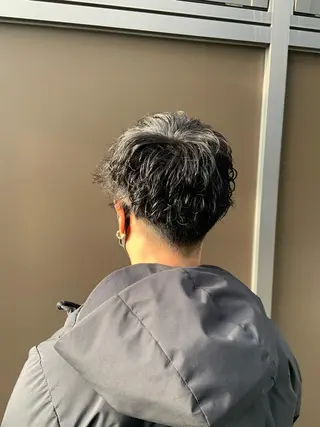ショート カラー パーマ ヘアアレンジ メンズ ハイトーンカラー🤍 山下 優華のヘアスタイル