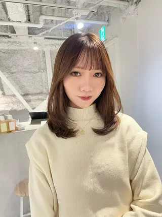 ミディアム SAKI 新宿のヘアスタイル