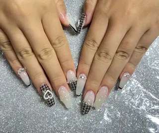 ネイル VIERU 🌈🎀💖のネイルデザイン