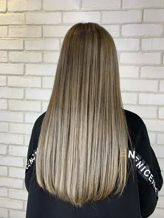 ロング カラー she2.shinjuku所属・takumi Hのヘアスタイル