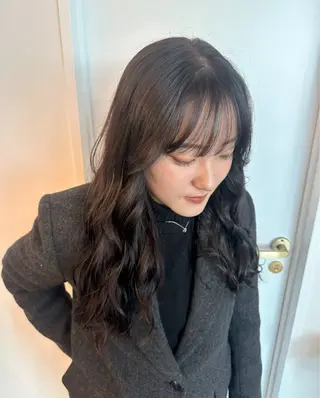 ロング オノ アイラのヘアスタイル