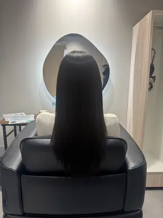 ロング NAVY 橋本心 縮毛矯正のヘアスタイル