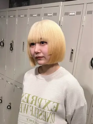 ショート カラー 僕なら縮毛矯正してて もブリーチできますのヘアスタイル