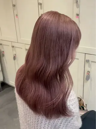 カラー なな ハイトーン/艶髪✨️のヘアスタイル