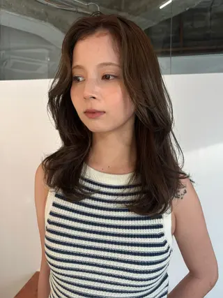 セミロング ami/大阪/暖色 /レイヤーカットのヘアスタイル