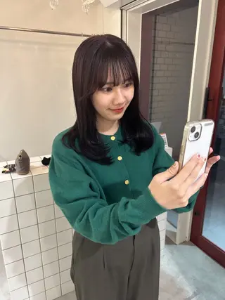 ミディアム Koto🌿 ブリーチなしカラーのヘアスタイル