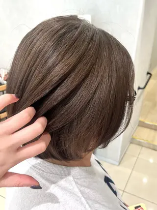 ショート カラー 巖本 真希のヘアスタイル