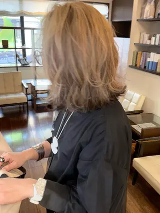 ミディアム カラー 髪質改善ｶﾗｰ ｹｱﾌﾞﾘｰﾁ/ﾀﾑのヘアスタイル