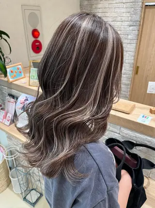 ロング カラー ヘアアレンジ シアーベージュニスト 🥣大石亜里紗のヘアスタイル
