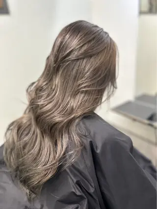 ロング maya レイヤーカットのヘアスタイル