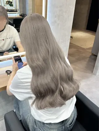 ロング カラー パーマ ヘアアレンジ 透明感ブリーチカラー 🌈TOMOHIROのヘアスタイル