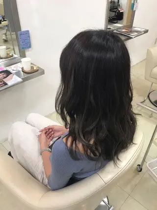 ロング カラー 浅岡 のどかのヘアスタイル