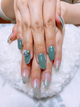 ネイル The Best Beauty受付担当のヘアスタイル