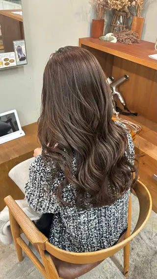 カラー 🌷花屋併設🌷 岡本明日実のヘアスタイル