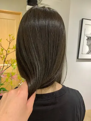 セミロング こだわりのレイヤー /透明感カラーのヘアスタイル