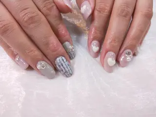 ネイル R'well所属・はばすみれ🎀ﾈｲﾙ 光ﾌｪｲｼｬﾙ ﾍｱのネイルデザイン