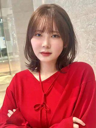 ミディアム 似合わせカット・透明 感カラー👑縮毛矯正のヘアスタイル