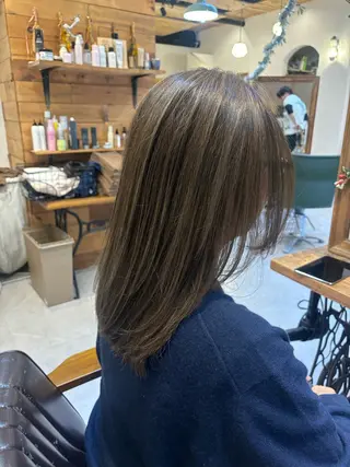 セミロング カラー 宮本 玲那のヘアスタイル