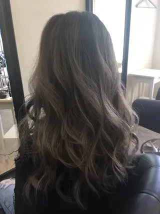 ロング カラー 鶴見 和美のヘアスタイル