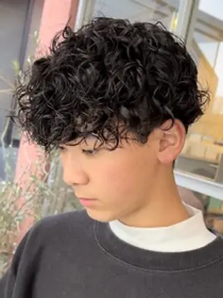 ミディアム パーマ メンズ パーマ特化🔥 ワタベリョウマのヘアスタイル