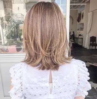 ミディアム カラー Mariana/ 鶴原-ハイライトのヘアスタイル