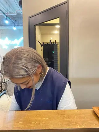 ショート カラー triple double所属・武智 未来のヘアスタイル