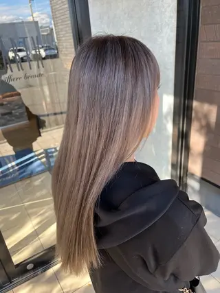 ロング カラー シャドールーツ earth　深川愛実のヘアスタイル