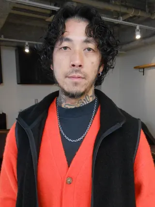 ミディアム パーマ メンズ グランジヘア 無造作ヘアHYUGAのヘアスタイル