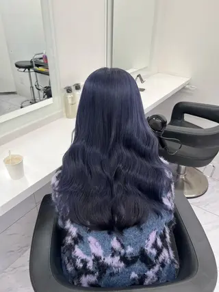 セミロング 寒色＆ブリーチ特化 寒色MiOのヘアスタイル