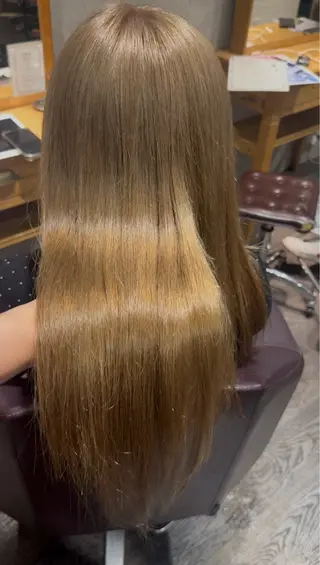 ロング Afinar／ Yuzumiのヘアスタイル