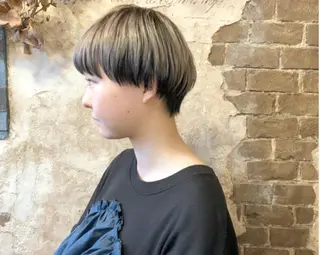 ショート カラー ブリーチ、パーマ 西部笑のヘアスタイル