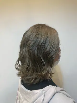 カラー 手塚 由佳のヘアスタイル