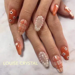 ネイル LOUISE CRYSTALのネイルデザイン