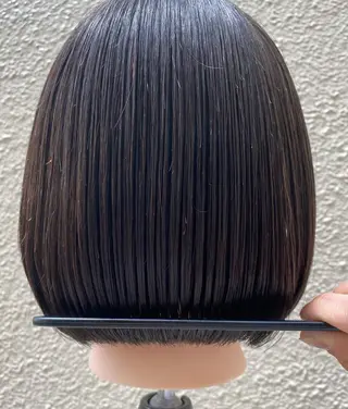 ミディアム ブリーチなしカラー/ 顔周りレイヤーカットのヘアスタイル