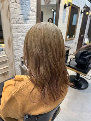 セミロング カラー 西出 茉燦のヘアスタイル