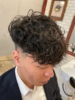 ショート パーマ メンズ 石鳶 勝のヘアスタイル