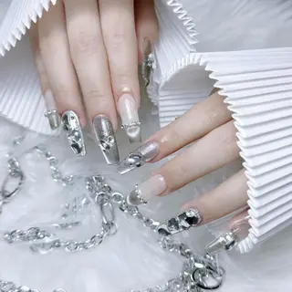 ネイル RAFFINE 月🦋🩵のネイルデザイン