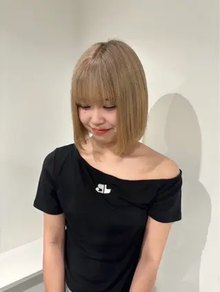 ショート カラー Yuzu️🫧/艶 ハイトーン/韓国ヘアのヘアスタイル