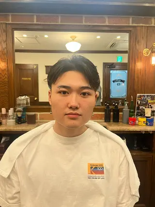 ミディアム ヒロ銀座バーバーショップ丸の内所属・秋山 琳太のヘアスタイル