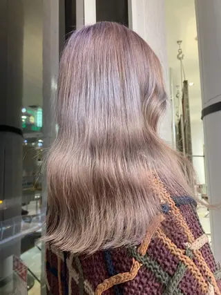 セミロング 艶ハイトーン👑♡ NATSUKIのヘアスタイル