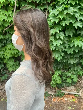 ロング カラー 🌈8月末までシャ イン輝きハイトーン✨のヘアスタイル