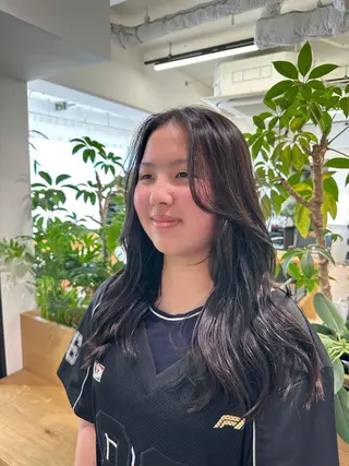 ロング 川上 彩夏のヘアスタイル