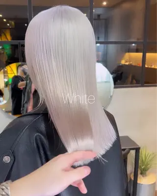 セミロング カラー 艶ハイトーンブリーチ 🌈小林侑雅のヘアスタイル