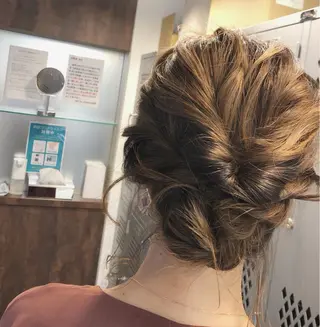 ヘアアレンジ mai🐷髪質改善 🖤透ける暗髪🖤のヘアスタイル