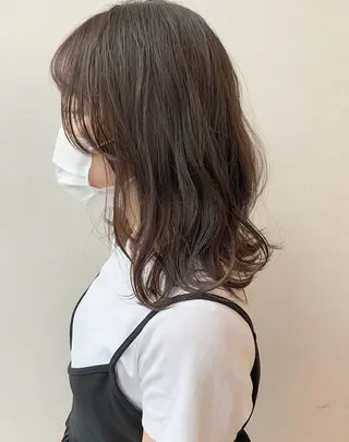 ミディアム カラー 透明感♡︎♡︎ 佐々木早苗のヘアスタイル