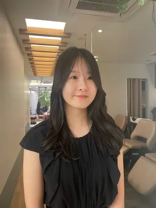 ロング カラー リカ/ハイトーン ・オリーブ🍀のヘアスタイル